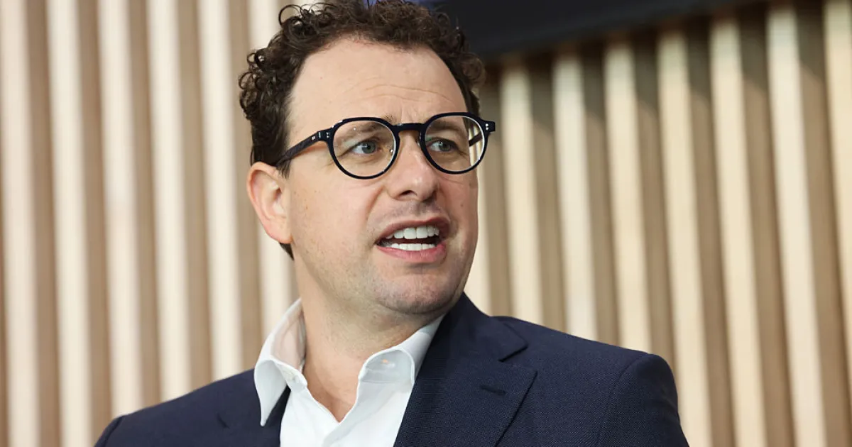 Anthropic lance AnthroPAC pour influencer les politiques d'IA